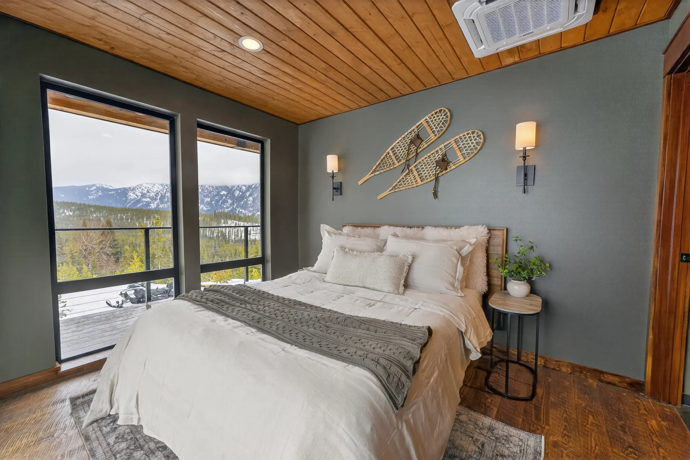 Guest bedroom